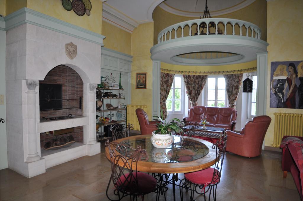 Domaine Le Bourdet Villa Saint-Sauveur-de-Cruzière Kamer foto